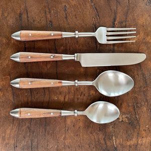 Couverts durables en acier inoxydable de qualité alimentaire avec manche en bois pour la cuisine quotidienne, les repas et les activités de plein air - Product Image 1