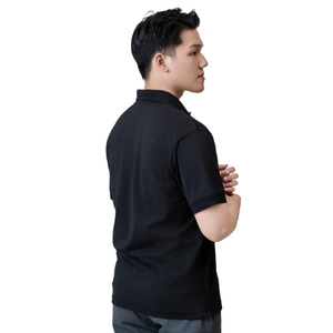 เสื้อเชิ้ตแขนสั้นผ้า TC 200 กรัมทรงปกติสำหรับผู้ชาย |   เสื้อยืดลำลองสีดำติดกระดุมพร้อมโลโก้ด้านหน้า |   กันยับ นุ่มสบาย ทนทาน - Product Image 1