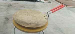 Plancha para Roti de Latón Puro Hecha a Mano, Utensilio de Cocina Tradicional Indio, Plancha Ayurvédica para Roti, Cocina Saludable - Product Image 3