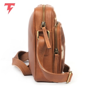 Sac à main pour homme en cuir de vachette léger, couleur unie, grande taille, tendance, fermeture éclair de haute qualité, prix abordable, en vente - Product Image 3