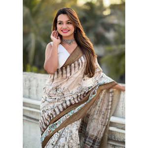 ผ้าไหมชานเดรีสีเขียวลายเมเฮนดี แบรนด์อีลิท วีฟส์  ผ้าไหมครัชซิลค์พิมพ์ลายดอกไม้  ตกแต่งด้วยผ้าแจ็คการ์ด  ขอบผ้าปักดิ้นทอง  เสื้อผ้าอินเดีย-ปากีสถาน - Product Image 2