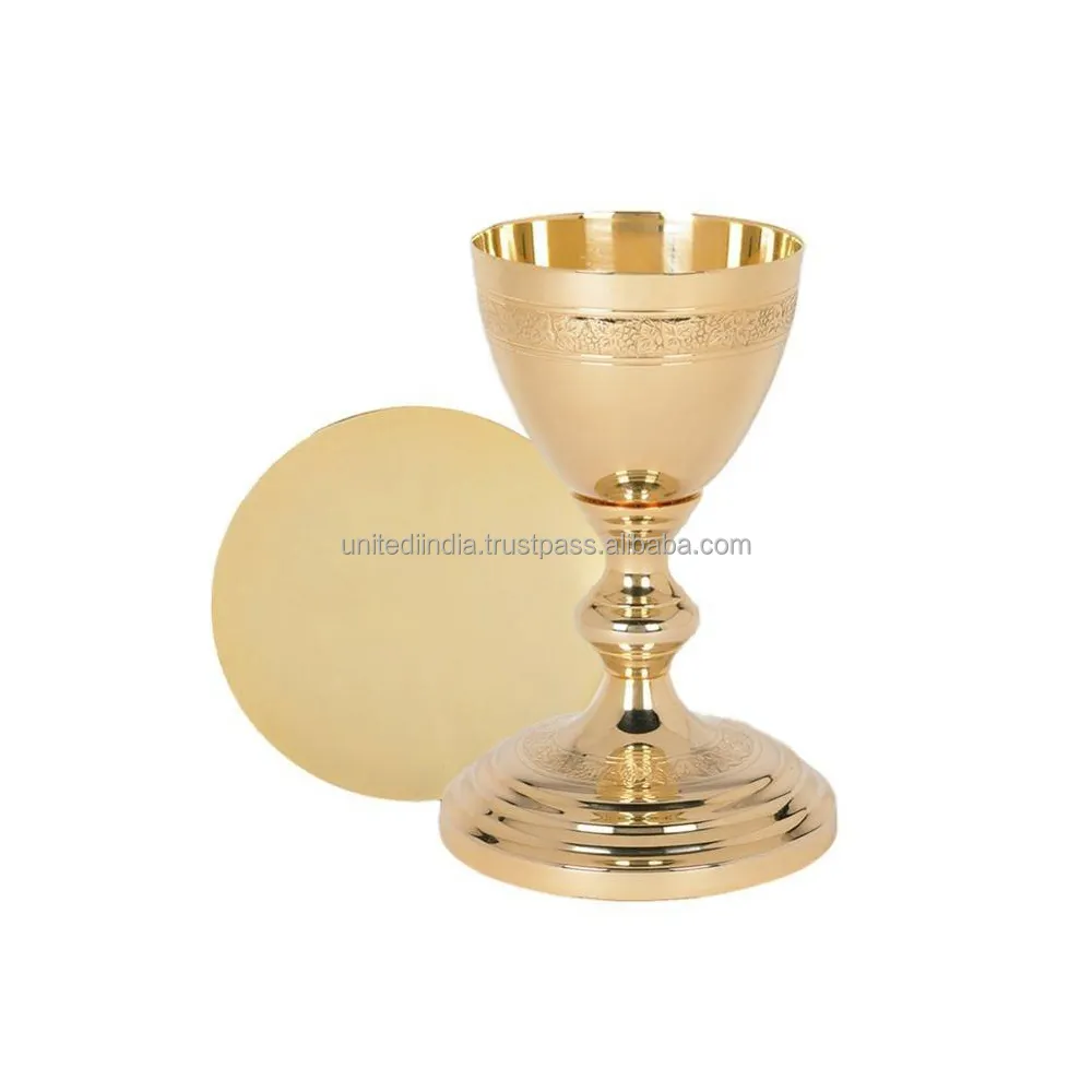 Calice in metallo calice con placcatura in oro finitura Design floreale forma rotonda qualità eccellente con Paten per uso in chiesa