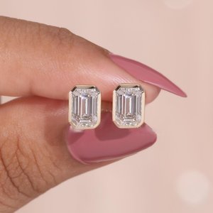 Pendientes de Moissanita con Corte Esmeralda y Baño de Rodio, Engaste Geométrico, Joyería Clásica para Uso Diario para Mujer - Product Image 1
