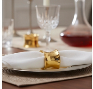 Anneau de serviette en métal doré, design ondulé sculpté à la main, rond, parfait pour la table et comme accessoire de décoration - Product Image 5