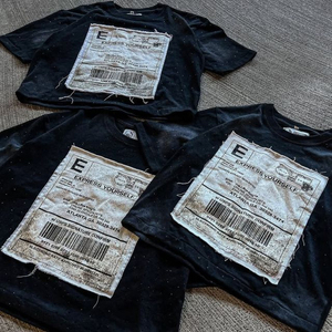 Camisetas Cortas Oversize Vintage para Hombre con Bordado Desgastado y Parches Personalizados - Diseño de Bordado Desgastado - Product Image 6
