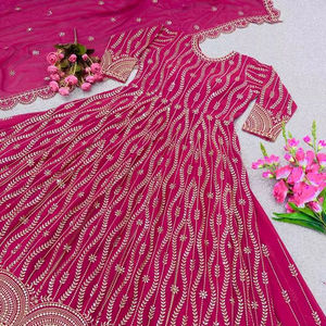 Robe Lehenga Dupatta Traditionnelle Indienne-Pakistanaise de Créateur pour Soirée, Broderie Lourde, Tissu Faux Georgette Entièrement Brodé - Product Image 1