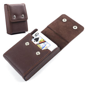 Étui à cartes en cuir PU marron avec fermeture magnétique, support portable pour jeu, design à coins carrés - Product Image 1
