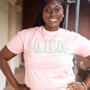 Camiseta Vintage AKA para Mujer con Letras Griegas, Logotipo Clásico, Algodón Premium, Estilo Casual para Uso Diario - Product Image 3