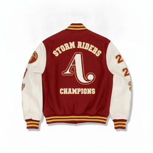 Veste universitaire pour homme de couleur marron avec manches crème, design de patch brodé avec la lettre A, style preppy, vêtement d'automne - Product Image 3