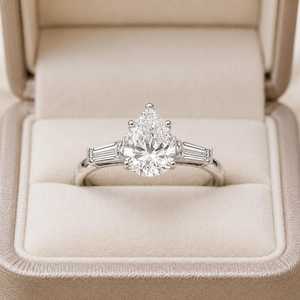 Anillo Moderno de Plata de Ley 925 con Moissanita VVS1 de 2CT Corte Pera, Joyería de Regalo Sorpresa de Aniversario para Pareja, Venta al por Mayor - Product Image 4