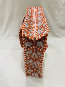 Bolsa de Mano Acolchada con Estampado Floral Naranja, 100% Algodón, con Cierre de Cremallera, Tamaño Grande, Asa Larga, para Compras y Fiestas - Product Image 3