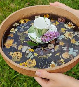 Plateau rond en bois avec de vraies fleurs sauvages en résine, plateau de service, décoration botanique pour la maison, vaisselle bohème faite à la main - Product Image 4