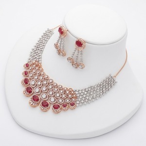 ชุดสร้อยคอเพชรเลี้ยงในห้องปฏิบัติการทองคำ 18K สีเหลืองทอง ดีไซน์หรูหราสำหรับงานแต่งงานและงานหมั้น พร้อมต่างหูยาว - Product Image 2