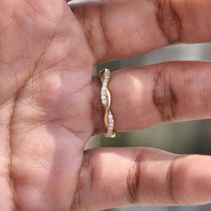 Anillo de Boda Infantil Moderno y Minimalista con Moissanita de Corte Brillante de 0.23ct, Engaste Pavé, Plata de Ley 925, Chapado en Oro Rosa - Product Image 5