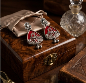 จี้รูปพระจันทร์เสี้ยวประดับทับทิม DIVYORO - Product Image 2