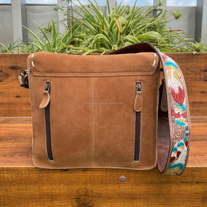 Vente chaude Western à motifs repoussé à la main en cuir suédé dissimulé transporter frange sac à bandoulière pour les femmes sculpture sac de messager - Product Image 5