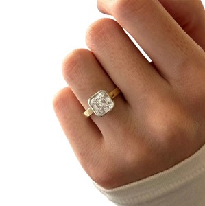Anillo de compromiso premium con diamante de laboratorio de 3 quilates con corte Asscher y banda de cigarro de 3 mm - Product Image 3