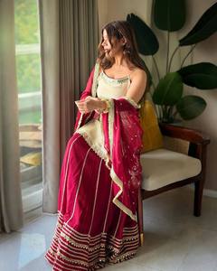 Ensemble Lehenga Choli en soie traditionnel indien pakistanais pour femmes avec dupatta, longueur au sol, pour mariage et fêtes, coupe classique - Product Image 4