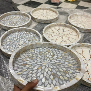 Plateau rond à imprimé floral avec incrustation de nacre, élégant plateau de service pour mariage, table à manger, salon, artisanat naturel - Product Image 1