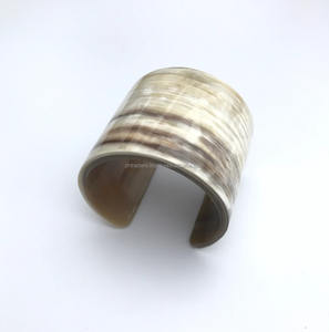 Bracelet en corne de buffle écologique moderne, fait main, bijoux en corne de buffle, design unique, options multicolores personnalisables - Product Image 2