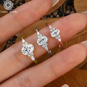 Bague de fiançailles classique pour femme Charm Jewells, trois pierres en moissanite taille coussin, plaqué or 18 carats, sertie à griffes, IGI - Product Image 4