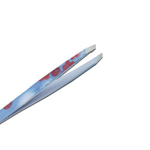 Pinzas de Punta Inclinada con Diseño Floral, Hechas a Mano, de Acero con Alto Contenido de Carbono, UBI UBI-61475 Premium |   Depilador de Cejas Ligero y Duradero para Vello Encarnado - Product Image 1