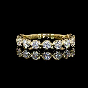 Bague éternité personnalisée en or massif 18 carats avec diamant de laboratoire rond de 2 carats certifié IGI – Fabricant de bijoux fins - Product Image 1