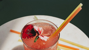 Pailles en riz conçues pour les boissons avec une structure robuste, un goût neutre et une consommation confortable - Product Image 5