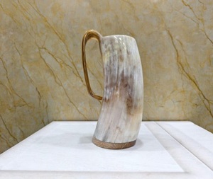 Taza de cuerno de búfalo hecha a mano, ecológica, moderna, inspirada en los vikingos, con forma natural pulida, tapa de cuerno para beber, tapa de pajita, para café. - Product Image 5