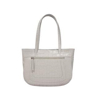 กระเป๋าถือหนังแท้พื้นผิวจระเข้แท้เคลือบเงาสไตล์อังกฤษผู้จัดจำหน่ายชั้นนำของอินเดีย - Product Image 1