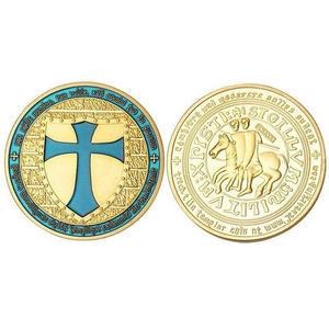 Moneda de Desafío de Lujo Tradicional de los Caballeros Templarios, Diseño de Cruz Ancha y Escudo, Esmalte Azul Claro, Bañada en Oro - Product Image 2