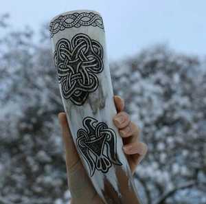 Jarra Vikinga de Cuerno Natural Hecha a Mano, Taza para Beber, Jarra Medieval para Cerveza, Recipiente Escandinavo para Cerveza Ale, Colección de Regalos Rústicos - Product Image 1