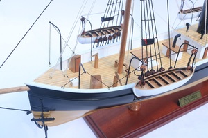 Modèle réduit en bois de bateau historique américain POLARIS, artisanat - Product Image 2