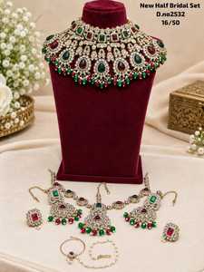 Parure de collier et boucles d'oreilles de mariée Kundan en zircon, style indien orthodoxe, plaqué bronze antique, bijoux imitation, motif floral, tendance - Product Image 1