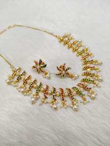 Collier AD traditionnel en laiton éblouissant boucles d'oreilles ensemble de bijoux de style classique combiné pour les mariages et les occasions spéciales des femmes - Product Image 5