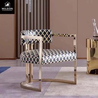 Chaise à pieds en acier inoxydable plaqué or de haute qualité, contemporaine, avec revêtement en velours, sur mesure