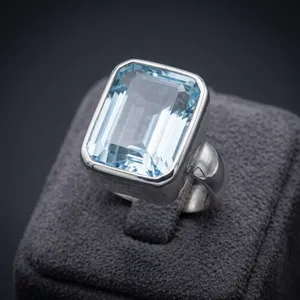 Anillo de Plata 925 con Topacio Azul Corte Esmeralda, Engaste de Bisel, Diseño Geométrico Clásico, Unisex, para Uso Diario - Product Image 2