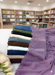 ชุดผ้าพันคอปักลายกุหลาบสุดหรู: ผ้าคลุมฮิญาบชีฟองขอบลูกไม้ลายดอกไม้สุดสง่างามใน 10 เฉดสีเอิร์ธโทนสุดหรู สำหรับงานพิธีการและสวมใส่ในชีวิตประจำวัน - Product Image 2