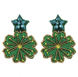 Nouveautés Boucles d'oreilles clous unisexe faites à la main en perles de verre avec lettres, couleur rouge pêche, pour mariage et soirée - Product Image 3