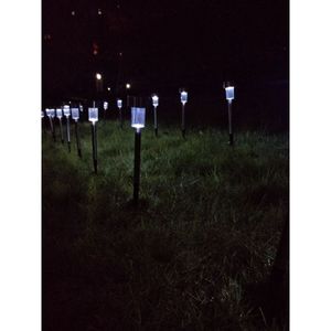 24 Lampade Solari a LED da Giardino ad Alta Luminosità 5W con Paralumi Bianchi e Argento per Illuminazione Solare da Giardino - Product Image 6