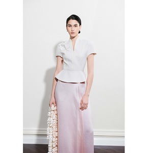 ชุดกระโปรงผู้หญิงขายส่ง SERENITY ASYMMETRICAL MIDI SKIRT ผ้าเนื้อบางเบา สามชั้นนุ่ม กระโปรงผ้าไหมสำหรับผู้หญิง - Product Image 1