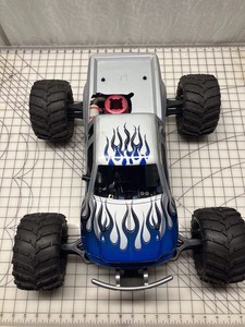 Camioneta RC 4x4 Escala 1:16 con Motor sin Escobillas, 2.4GHz, Todoterreno, de Alta Velocidad, con Control Remoto - Product Image 2