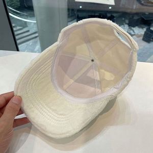 Nueva Gorra de Béisbol de 6 Paneles con Letra M, Gorro de Invierno de Tela Común con Forro de Piel de Conejo y Hebilla de Cobre Plateado para Mujer - Product Image 6