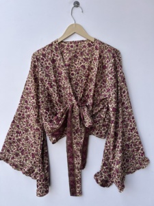 Top Cruzado Hippie Boho con Mangas Campana y Lazo Frontal, Estilo Vintage de Seda Retro Ecológica, Manga Acampanada, Estética Espíritu Libre - Product Image 2