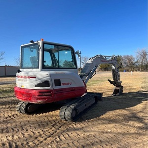 Mini-excavatrice Takeuchi TB235-2 haut de gamme, conçue pour la réalisation d'excavations, de tranchées, de nivellement et de préparation de sites. - Product Image 3