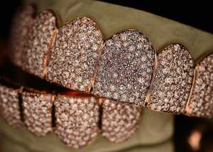 Grillz de Plata de Ley 925 con Mosaico Pavé VVS de Diamantes Cultivados en Laboratorio, Engaste de Panal, Pasa Prueba de Diamante, Corte Permanente Personalizado, Venta al por Mayor - Product Image 4