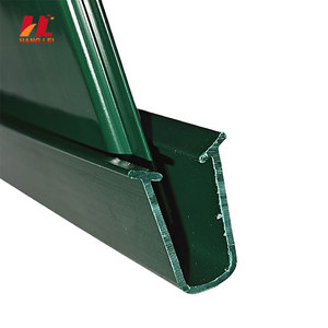 รั้วตาข่ายเหล็กชุบสังกะสีเคลือบพีวีซีเกรดพรีเมียมสำหรับงานพาณิชย์ หนาพิเศษ พร้อมแผ่นสแลทแบบประกบกัน - Product Image 1