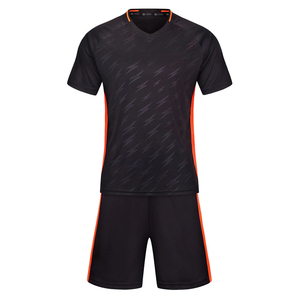 Uniforme de football en polyester sublimé, anti-bactérien, sur mesure, de haute qualité, fabriqué au Pakistan, usine OEM, coutures renforcées - Product Image 5