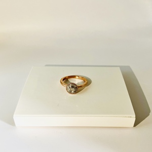 Anillo de Compromiso de Lujo para Mujer en Oro Rosa de 14K con Diamante Natural de Corte Brillante Redondo y Diamantes Laterales Incrustados Color H - Product Image 2