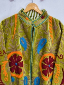 Veste en velours brodée Suzani pour femmes, design floral respirant, veste artisanale pour femmes, design magnifique - Product Image 4